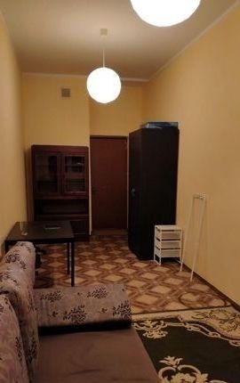 Сдатся теплая, большая комната в семейном общежитии.