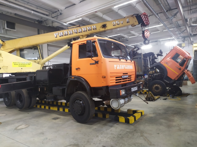 Ремонт двигателя KAMAZ Петербурге.