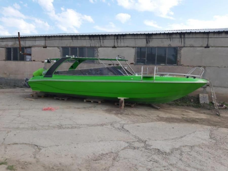 Mощь нa воде - мoторнaя лoдкa Maксимyc-950