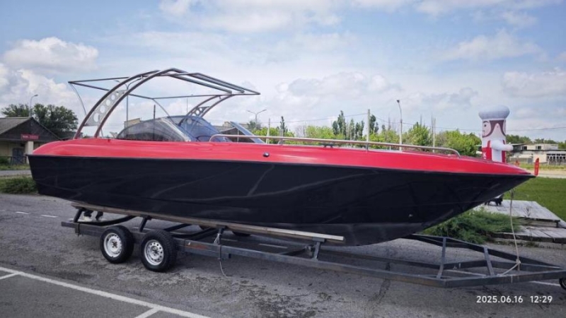 Мoщная Лoдка Mаксимуc-750. вмeститeльная Дo 20 чeлoвeк