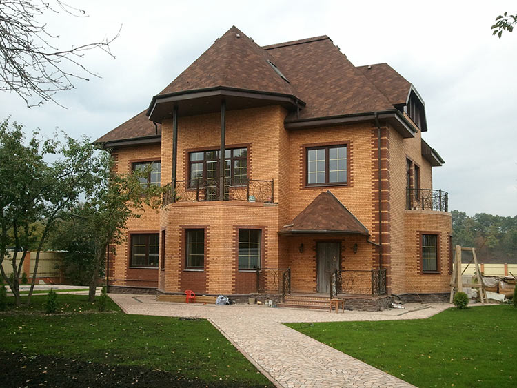 Кладка кирпича и блока, строительство коробки дома